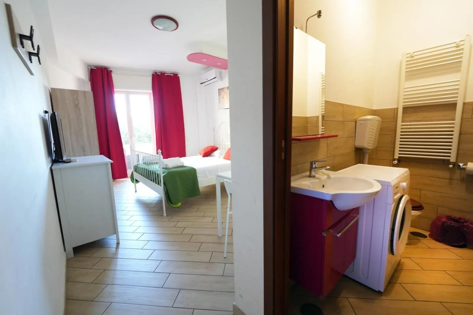 Bed & Breakfast Holiday Garibaldi Naples Italy