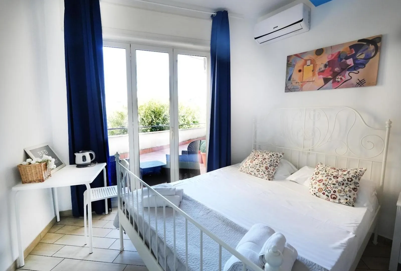 Bed & Breakfast Holiday Garibaldi Napoli Italien