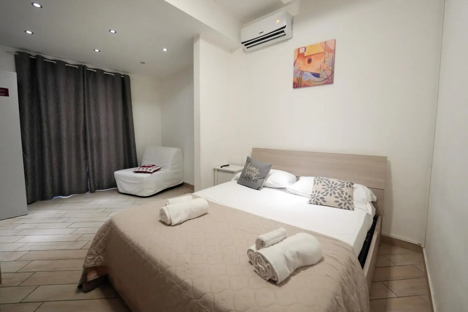 Bed & Breakfast Holiday Garibaldi Naples Italy